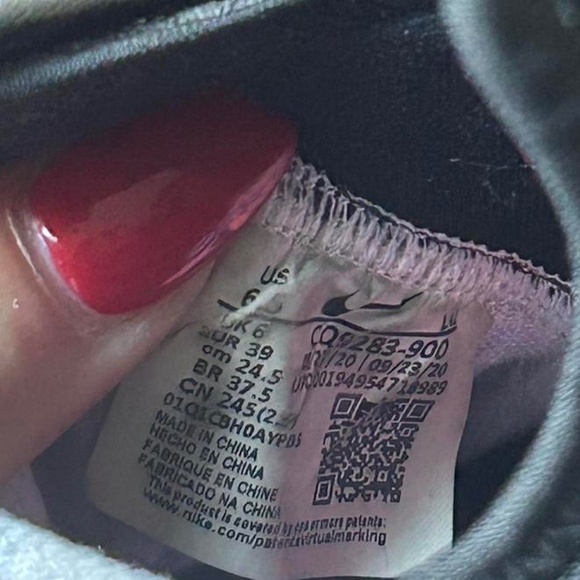 Nike LeBron 18 Low "Pastel Lavender" trainers in white and purple #basketball - Picture 2 of 6